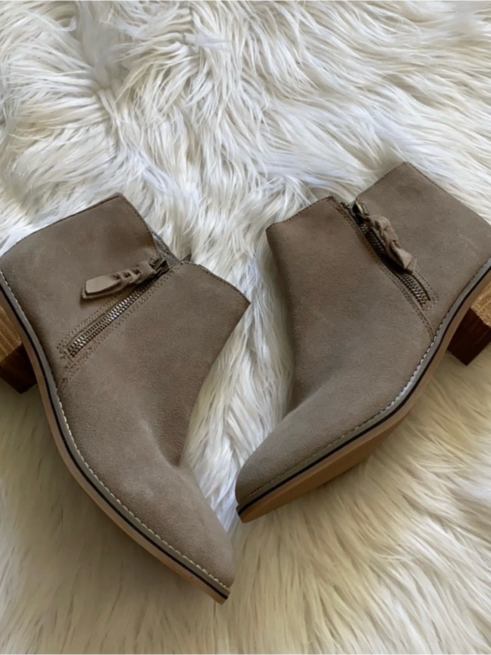 Blondo Liam waterproof Taupe Suede Ankle Booties with Side Zip